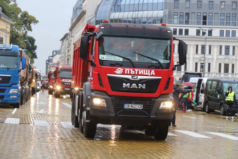МВР глобява шофьорите на камиони от протеста на пътните фирми