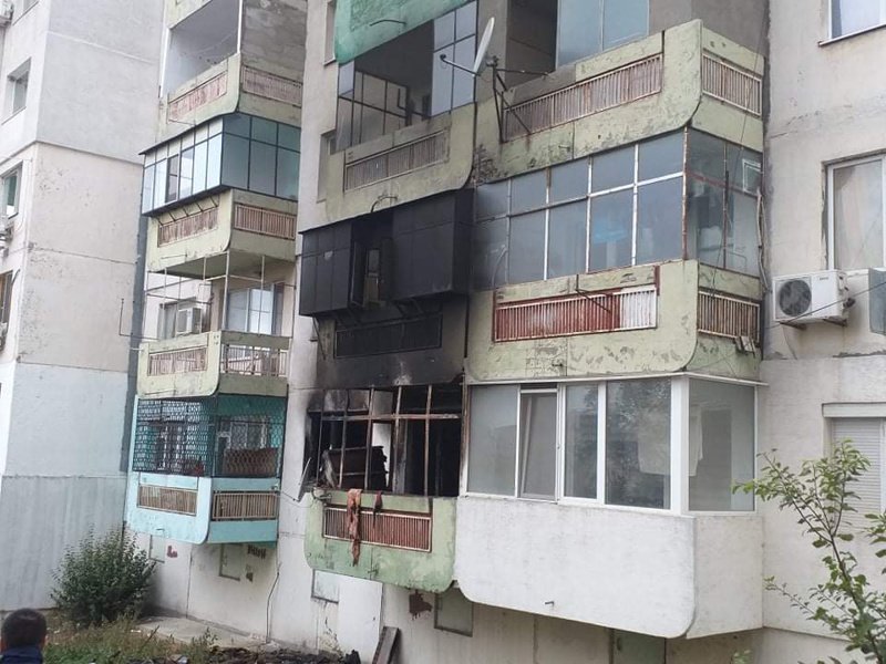 Опожареният апартамент е на първия етаж. Снимка: БГНЕС
