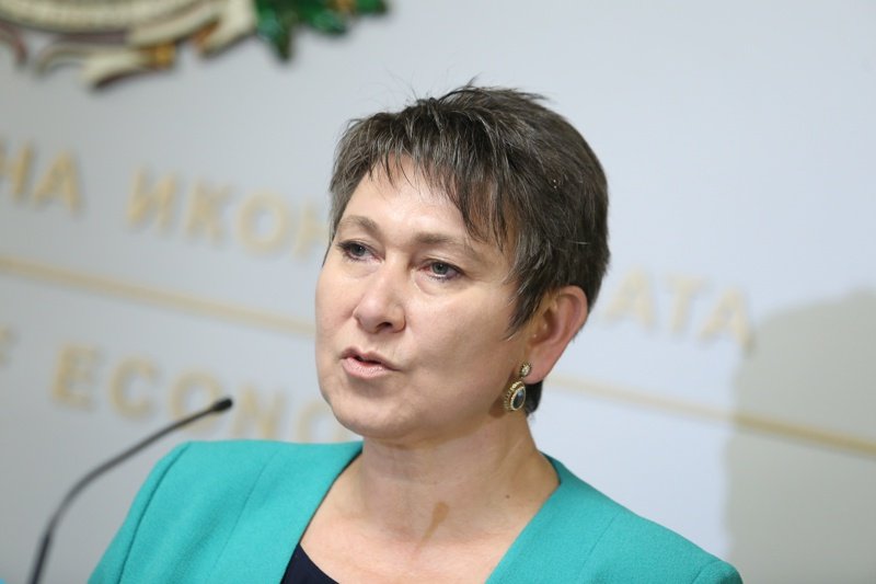 Министърът на икономиката Даниела Везиева