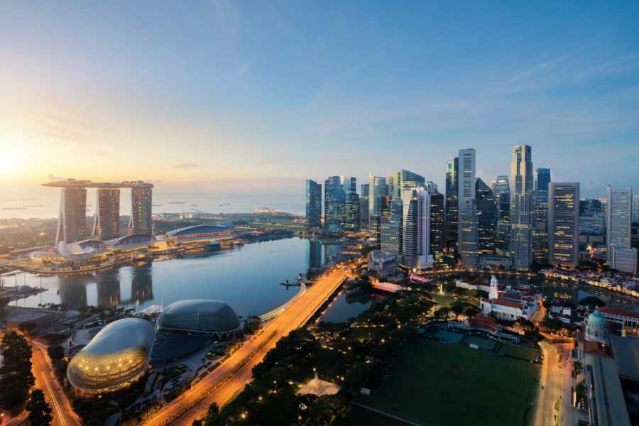 Сингапур затвори кафенета, молове и увеселителни паркове за неваксинирани