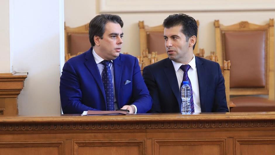 Чужди медии: На Петков и Василев няма да им е лесно