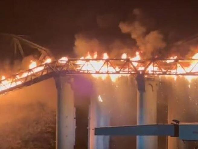 Голям пожар нанесе сериозни щети на ключов мост на Рим