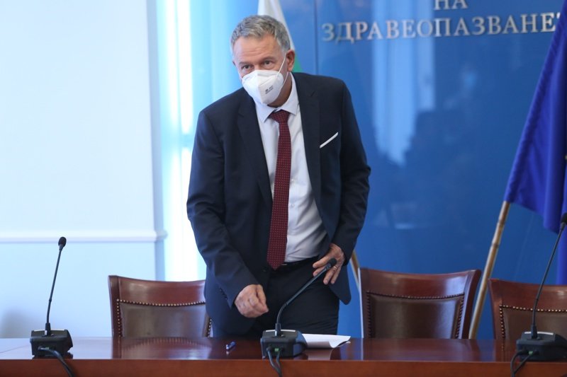 Кацаров: Може да се наложат допълнителни мерки, ако ръстът на болните продължи