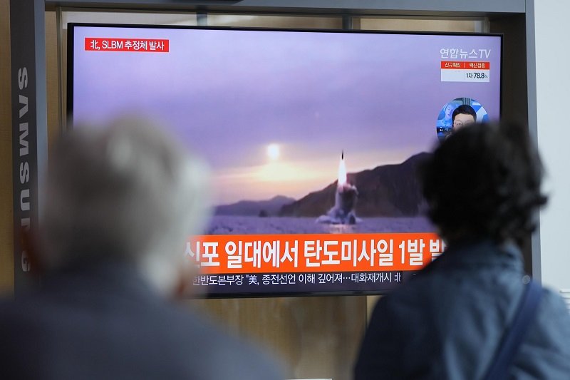 Северна Корея съобщи, че вчера успешно е изстреляла ракета от подводница