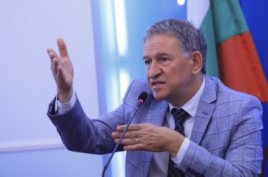Кацаров сезира прокуратурата за спекулациите на Борисов около годността на ваксините