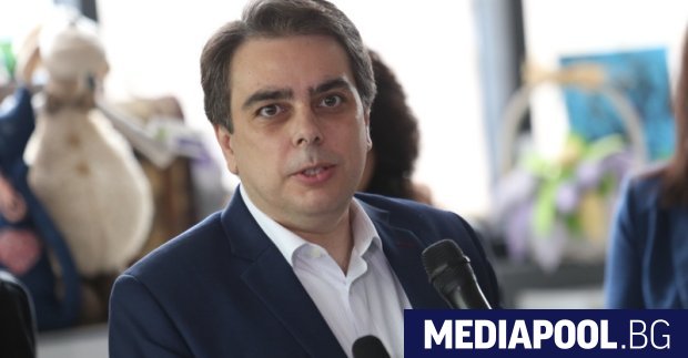 Бившият финансов министър Асен Василев е получил най много преференции на