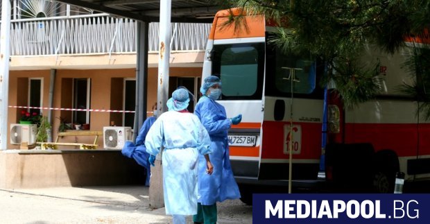 Санитари от спешното отделение към болницата във Видин се оплакаха