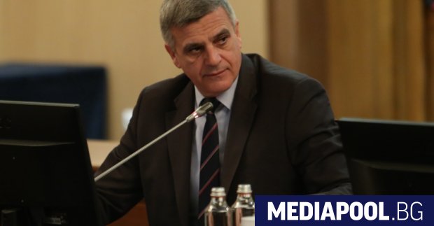 Премиерът Стефан Янев е освободил от постовете им двама зам