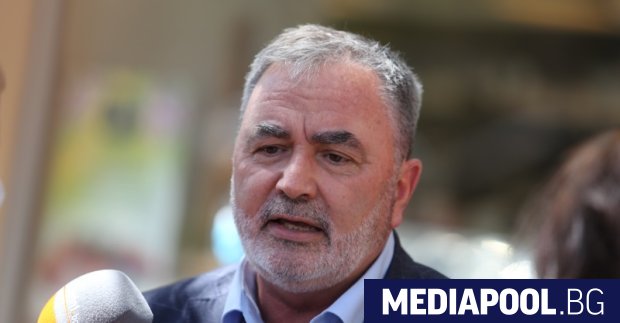 Главният държавен здравен инспектор д р Ангел Кунчев опроверга в петък