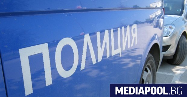 Автомобил превозващ чуждестранни граждани е самокатастрофирал в харманлийското село Черепово
