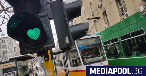 Зеленият мигащ светофар ще остане, като за целта ще бъде