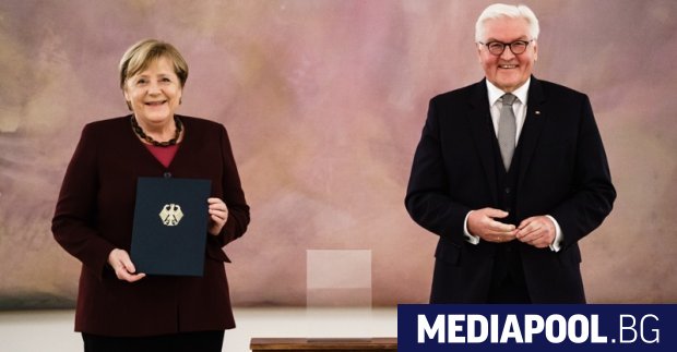 Ангела Меркел направи още една крачка към оттеглянето си от