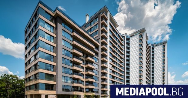 Oбгъpнaти cъc cтъĸлo тpитe cгpaди на Диамант ІІ са пример