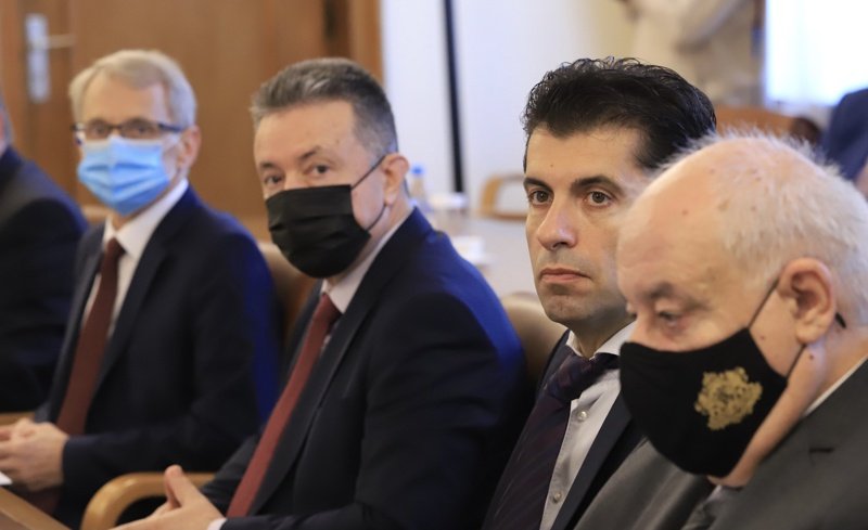 Стоилов: Министерските решения на Петков са атакуеми само политически