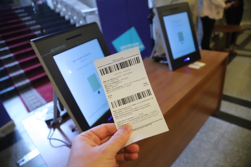 ВАС отмени задължителното ръчно броене на разписките от машинния вот