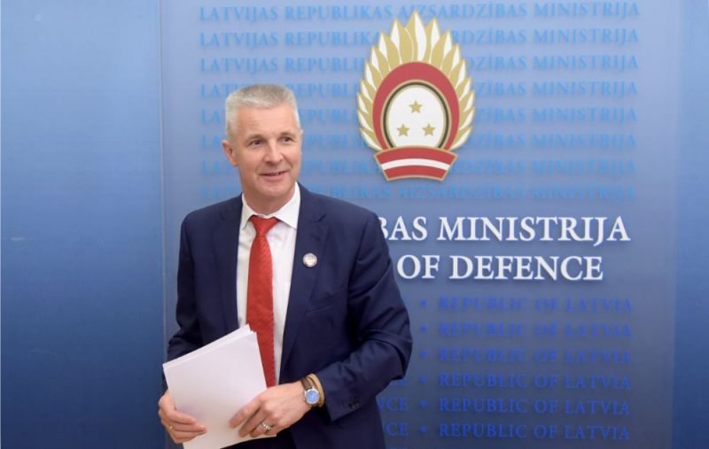 Латвийският министър на отбраната Артис Пабрикс