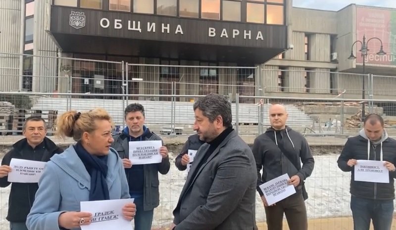 Иванов се включи в рехавия протест на варненци срещу офертата на Гергов