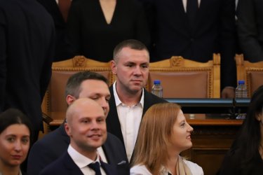 Ицо Хазарта (на заден план) в парламента, сн. БГНЕС