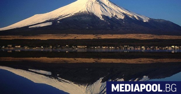 Японските власти днес отхвърлиха спекулациите в Туитър за възможно изригване