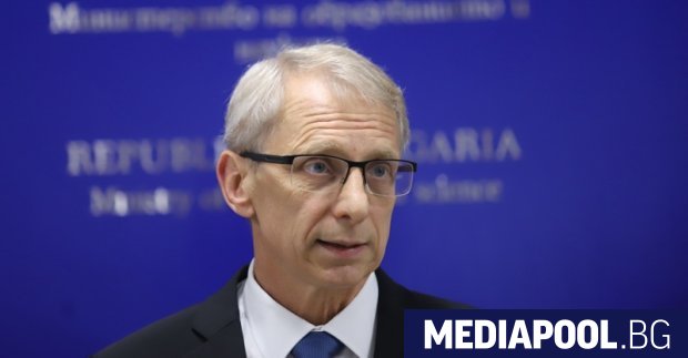 Тестването на ученици ще продължи докато заболеваемостта спадне под 250