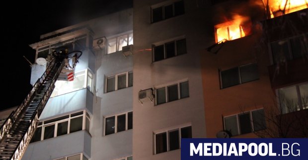 Евакуираха жилищен блок в Благоевград заради пожар съобщи МВР Сигналът