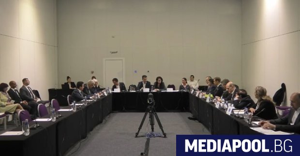 Снимка: Преговорите на живо: Бъдещите партньори говорят за отстраняването на Гешев