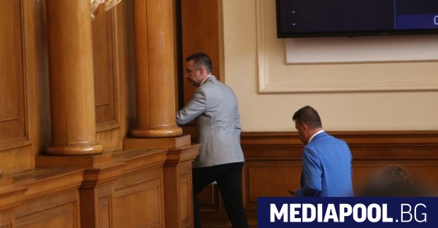 Снимка: Филип Станев и Ивайло Вълчев отказаха да са депутати
