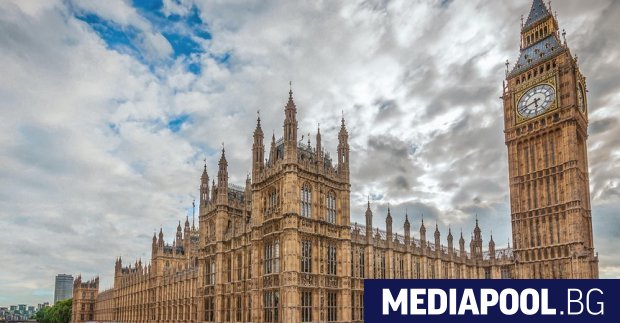 Консервативната партия на британския министър председател Борис Джонсън запази днес парламентарното