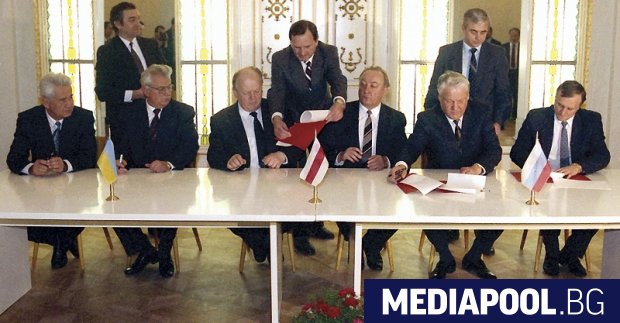 Когато на 8 декември 1991 г лидерите на трите славянски