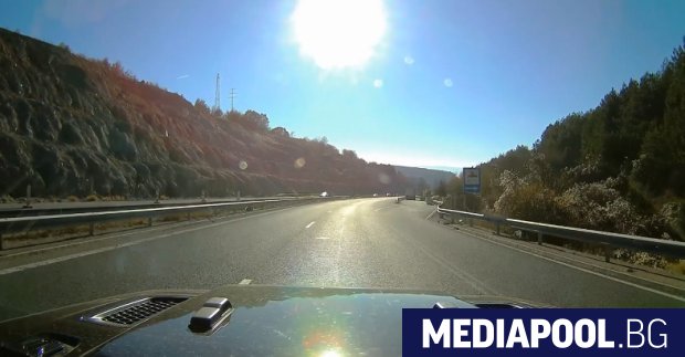 Любителско видео, публикувано в социалните мрежи, показва участъка от магистрала