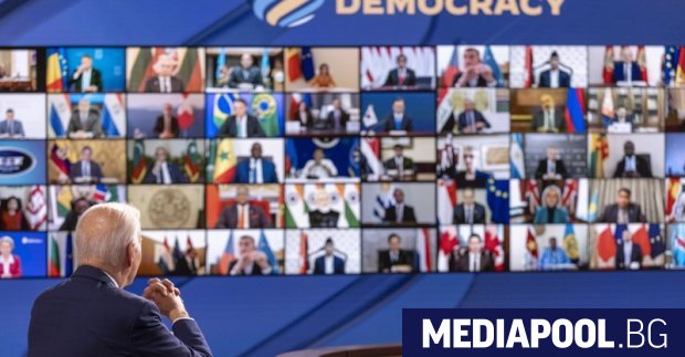 Демокрацията се нуждае от защитници включително в САЩ заяви в