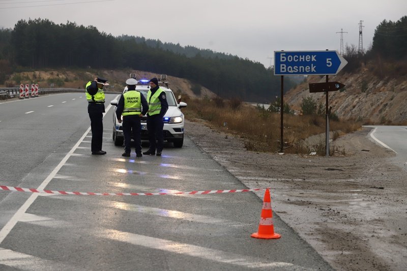 Сменят мантинелите на опасния участък от магистрала "Струма" край Боснек