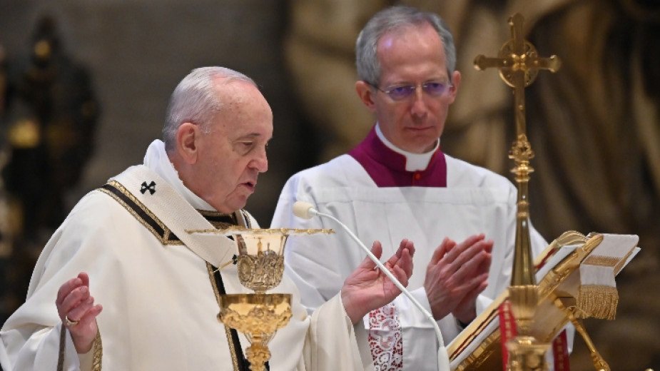 Папа Франциск скърби и се моли за жертвите на катастрофата в България