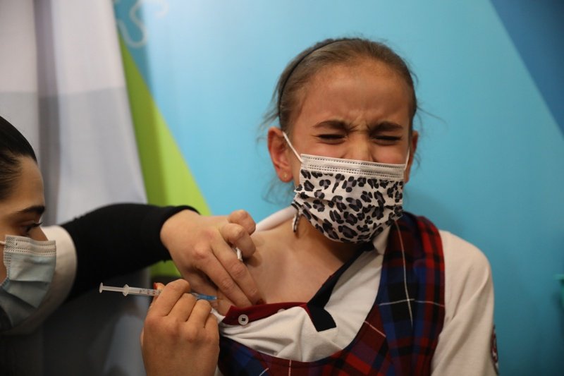 В Израел вече ваксинират децата, сн. ЕПА/БГНЕС