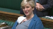 Британска депутатка доведе бебето си в парламента и беше порицана