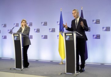 Йенс Столтенберг и украинския вицепремиер Олга Стефанишина