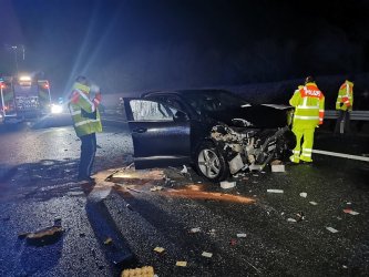 Стотици катастрофи и двама загинали заради заледени пътища в Германия
