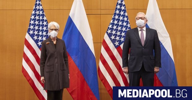 Високопоставени делегации на САЩ и Русия започнаха срещата си в