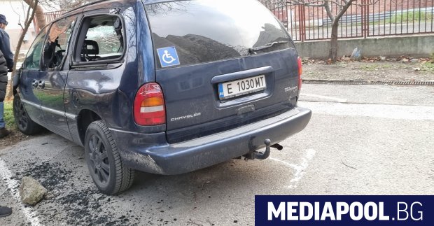 Мъж потроши над 20 автомобила на паркинг в центърана Благоевград