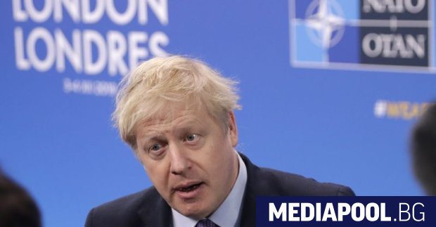 Британският вестник Гардиън публикува снимка показваща как министър председателят Борис Джонсън