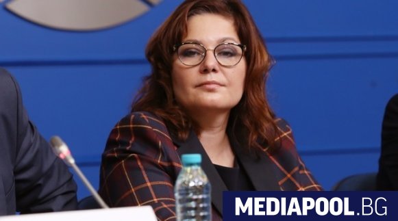 Новият министър на здравеопазването проф Асена Сербезова е спряла временно