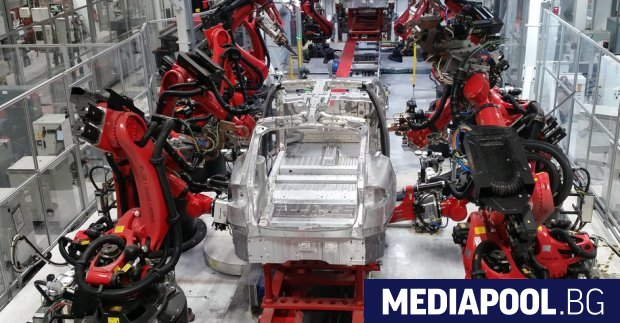 Американският производител на електромобили Тесла Tesla изтегля над 475 000