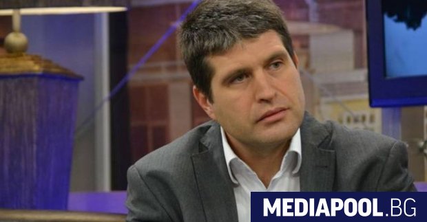 Дългогодишният директор Комуникации на Националната агенция за приходите НАП Росен