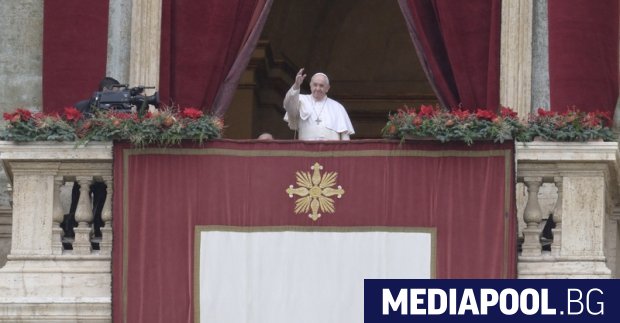 Папа Франциск призова днес международната общност да продължи усилията в