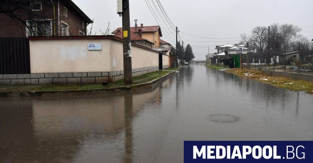 Десетки села в областите Смолян и Кърджали продължават да са