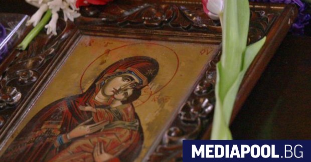 С тържествени богослужения православната църква отбелязва втория ден на Рождество