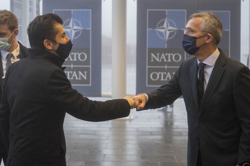 Кирил Петков и генералният секретар на НАТО Йенс Столтенбегр, сн. БГНЕС/архив 