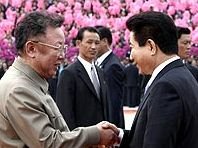 Ким Чен-ир (ляво)