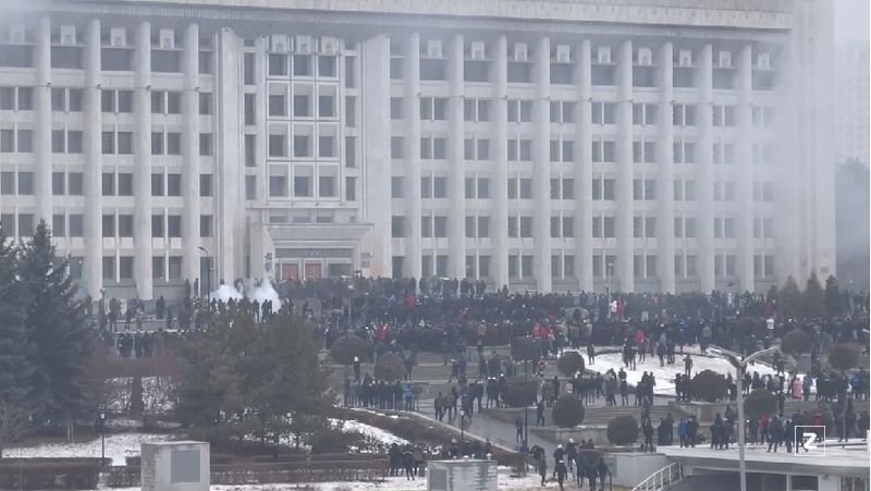 Какво стои зад размириците в богатия на петрол Казахстан