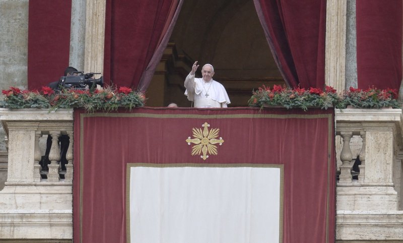 Папата напомни в коледното си слово за забравени огромни трагедии и за Украйна